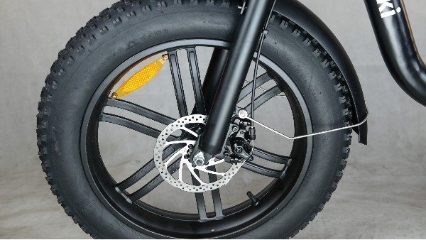 20寸肥胎电动自行车：超越普通骑行的乐趣