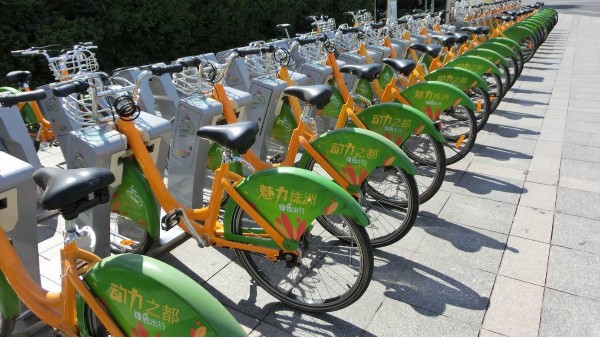 城市共享电动自行车的价格如何？
