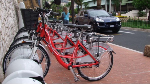 城市共享电动自行车的安全性措施是什么？