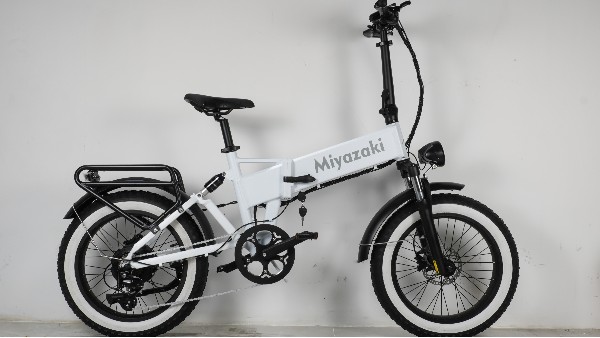 天轴城市电动自行车的安全配备有哪些？